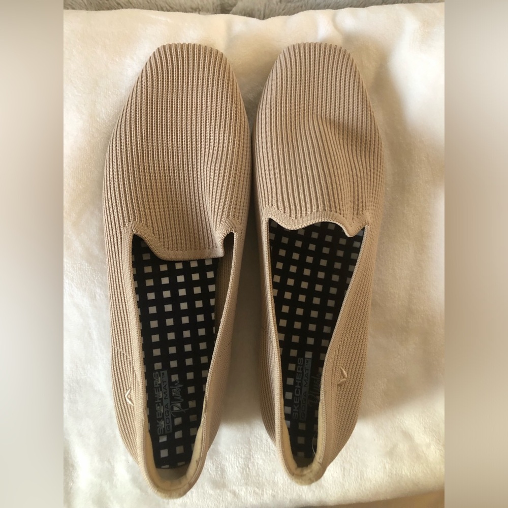 NWOT Skechers Slip-On Knit Flats in Light Beige